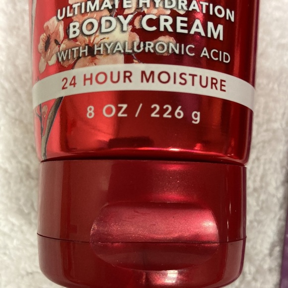 New Japanese cherry blossom body cream and shower gel bath and bodyworks - Picture 3 of 4